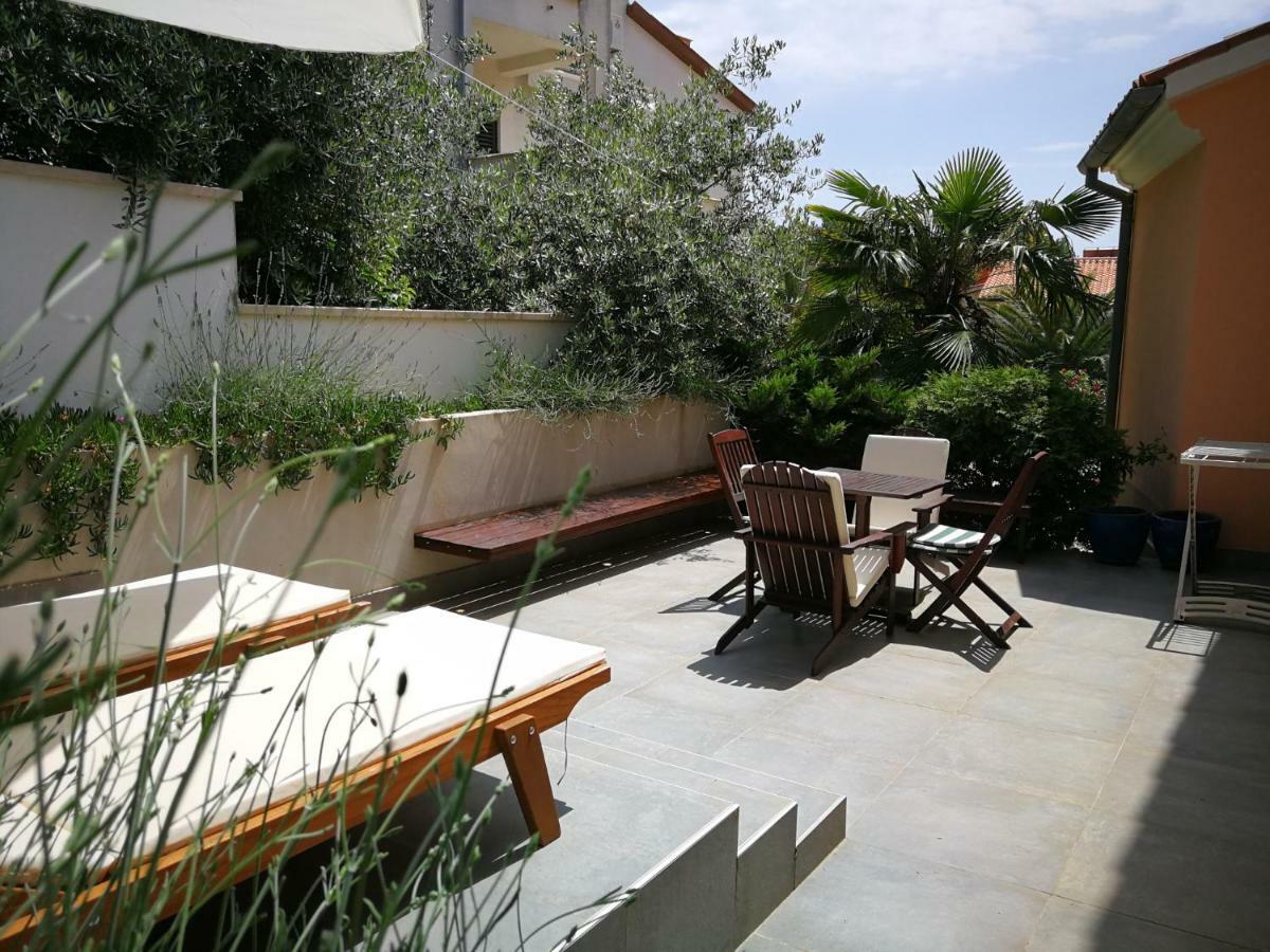 Apartment Maya Near The Beach Premantura Exterior foto